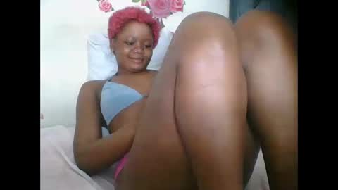 Snapshot of hotjeylee chatting on 10-04-25, 11:58 LOYCE online show from 10-04-25, 11:58