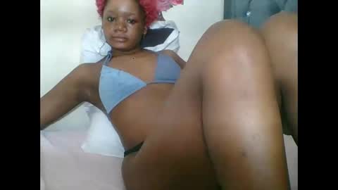 Snapshot of hotjeylee chatting on 10-06-25, 11:35 LOYCE online show from 10-06-25, 11:35