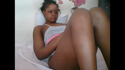 Snapshot of hotjeylee chatting on 10-08-25, 12:14 LOYCE online show from 10-08-25, 12:14