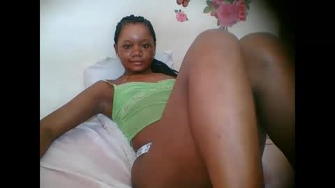 Snapshot of hotjeylee chatting on 10-10-25, 09:41 LOYCE online show from 10-10-25, 09:41