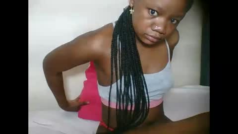 Snapshot of hotjeylee chatting on 10-13-25, 09:15 LOYCE online show from 10-13-25, 09:15