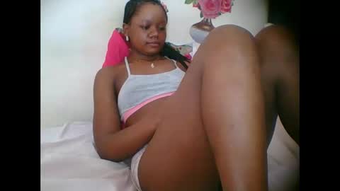 Snapshot of hotjeylee chatting on 10-15-25, 09:53 LOYCE online show from 10-15-25, 09:53