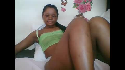 Snapshot of hotjeylee chatting on 10-18-25, 10:49 LOYCE online show from 10-18-25, 10:49