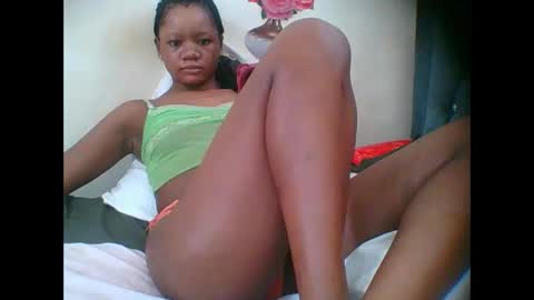 Snapshot of hotjeylee chatting on 10-23-25, 09:19 LOYCE online show from 10-23-25, 09:19