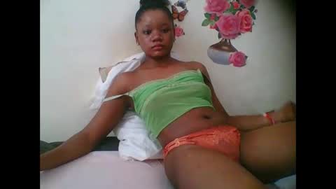 Snapshot of hotjeylee chatting on 10-26-25, 10:21 LOYCE online show from 10-26-25, 10:21