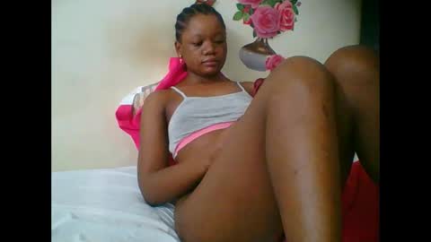 Snapshot of hotjeylee chatting on 11-02-25, 11:18 LOYCE online show from 11-02-25, 11:18