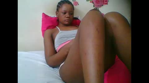 Snapshot of hotjeylee chatting on 11-04-25, 07:07 LOYCE online show from 11-04-25, 07:07