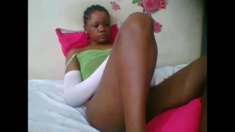 Snapshot of hotjeylee chatting on 11-05-25, 01:27 LOYCE online show from 11-05-25, 01:27