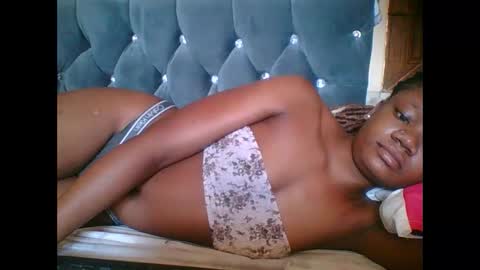 Snapshot of hotjeylee chatting on 11-10-25, 08:02 LOYCE online show from 11-10-25, 08:02