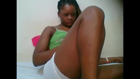 Snapshot of hotjeylee chatting on 11-12-25, 09:58 LOYCE online show from 11-12-25, 09:58