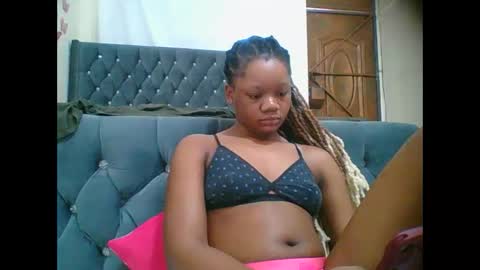 Snapshot of hotjeylee chatting on 11-15-25, 08:33 LOYCE online show from 11-15-25, 08:33