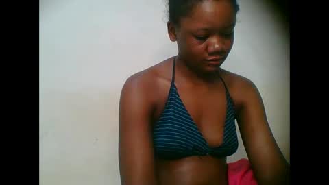 Snapshot of hotjeylee chatting on 11-18-25, 01:33 LOYCE online show from 11-18-25, 01:33