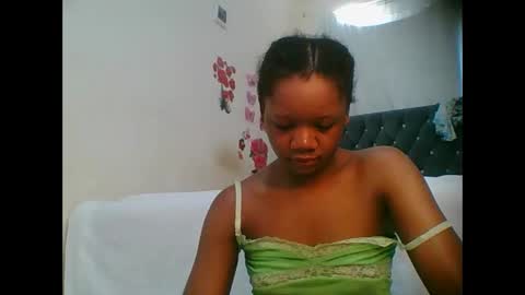 Snapshot of hotjeylee chatting on 11-19-25, 08:25 LOYCE online show from 11-19-25, 08:25