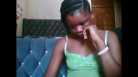 Snapshot of hotjeylee chatting on 11-30-25, 12:42 LOYCE online show from 11-30-25, 12:42