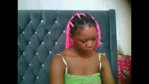 Snapshot of hotjeylee chatting on 12-13-25, 10:26 LOYCE online show from 12-13-25, 10:26