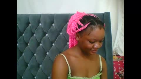 Snapshot of hotjeylee chatting on 12-14-25, 08:02 LOYCE online show from 12-14-25, 08:02