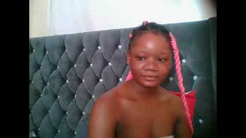 Snapshot of hotjeylee chatting on 12-15-25, 08:07 LOYCE online show from 12-15-25, 08:07