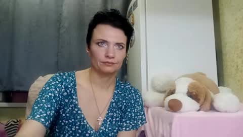 Snapshot of hotmamaqueen234 chatting on 03-17-26, 01:32 hotmamaqueen234 online show from 03-17-26, 01:32