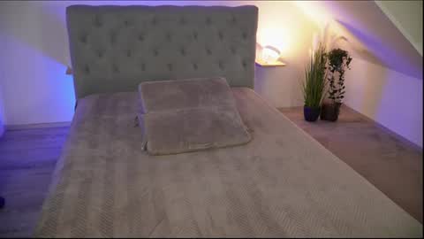 hotmilfbitch online show from 06-13-26, 08:40