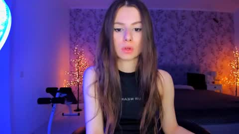 Snapshot of hotmolly_ chatting on 05-10-26, 06:35 hotmolly_ online show from 05-10-26, 06:35
