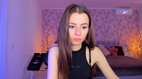 Snapshot of hotmolly_ chatting on 06-11-26, 10:02 hotmolly_ online show from 06-11-26, 10:02