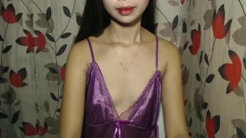 Snapshot of hotmom_gia chatting on 11-23-25, 01:00 hotmom_gia online show from 11-23-25, 01:00