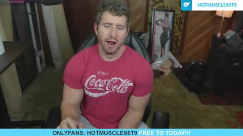 Snapshot of hotmuscles6t9 chatting on 12-14-25, 01:00 hotmuscles6t9 online show from 12-14-25, 01:00