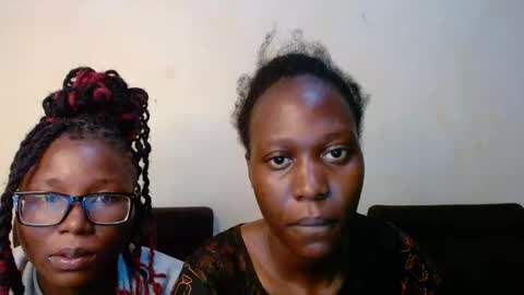 Snapshot of hotnelli chatting on 10-23-25, 03:33 Rose online show from 10-23-25, 03:33