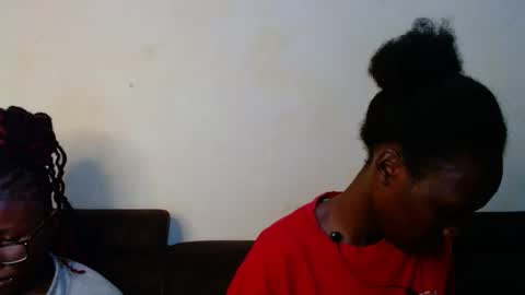 Snapshot of hotnelli chatting on 10-25-25, 05:30 Rose online show from 10-25-25, 05:30