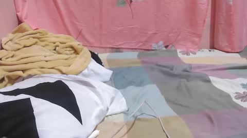 hotpink4u04 online show from 12-04-24, 10:13