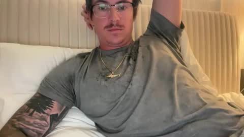 Snapshot of hotrod_1998 chatting on 12-15-25, 12:53 hotrod 1998 online show from 12-15-25, 12:53