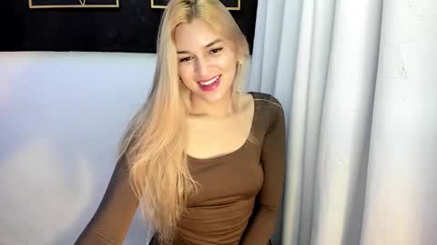 Snapshot of hotstellacumxxx chatting on 10-13-25, 09:04 STELLA online show from 10-13-25, 09:04