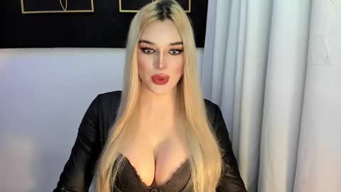 Snapshot of hotstellacumxxx chatting on 11-15-25, 11:40 STELLA online show from 11-15-25, 11:40