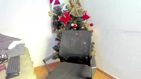 Snapshot of hott_hanna chatting on 12-15-24, 08:41 Hott Hanna online show from 12-15-24, 08:41