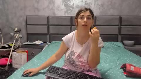 Snapshot of hottalicia2 chatting on 12-08-24, 12:18 hottalicia2 online show from 12-08-24, 12:18