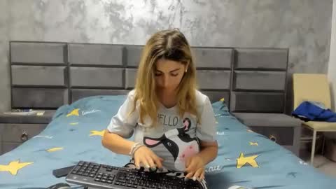 Snapshot of hottalicia2 chatting on 10-23-25, 09:24 hottalicia2 online show from 10-23-25, 09:24