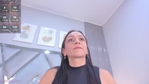 Snapshot of hottest_mature chatting on 12-04-25, 02:54 Natalia online show from 12-04-25, 02:54
