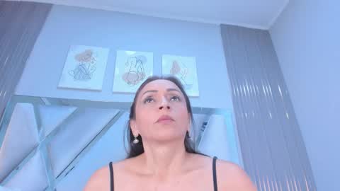 Snapshot of hottest_mature chatting on 12-20-25, 02:29 Natalia online show from 12-20-25, 02:29