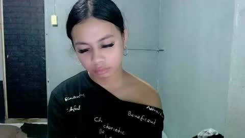 Snapshot of hottiescummerx chatting on 05-18-26, 12:29 N I C A online show from 05-18-26, 12:29