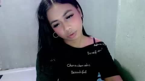 Snapshot of hottiescummerx chatting on 05-19-26, 04:24 N I C A online show from 05-19-26, 04:24