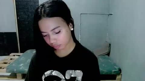 Snapshot of hottiescummerx chatting on 06-01-26, 06:15 N I C A online show from 06-01-26, 06:15