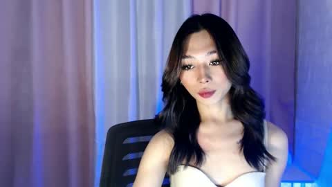 Snapshot of hottmolly100403 chatting on 10-16-25, 08:32 SCARLET online show from 10-16-25, 08:32