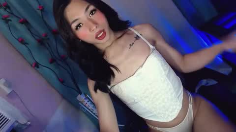 Snapshot of hottmolly100403 chatting on 10-24-25, 08:05 SCARLET online show from 10-24-25, 08:05