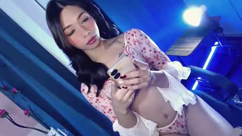 Snapshot of hottmolly100403 chatting on 11-09-25, 09:35 SCARLET online show from 11-09-25, 09:35