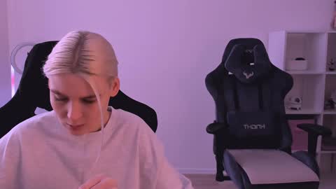 Nessie and Jessie online show from 02-04-25, 11:05