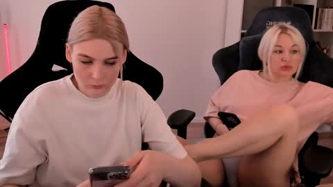 Nessie and Jessie online show from 03-08-25, 10:00