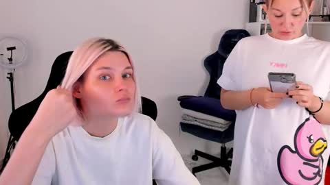 Nessie and Jessie online show from 11-01-25, 10:50