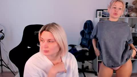 Nessie and Jessie online show from 12-22-25, 11:29