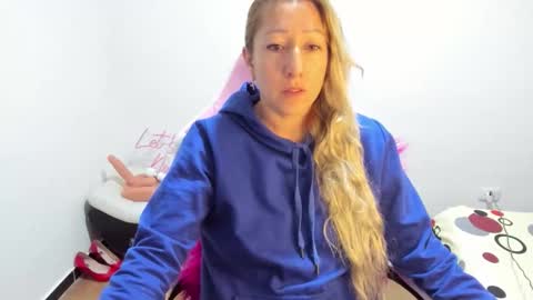 Snapshot of hottychrystal chatting on 12-01-25, 10:31 hottychrystal online show from 12-01-25, 10:31