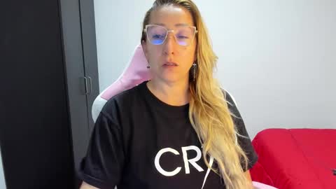 Snapshot of hottychrystal chatting on 02-08-26, 02:26 hottychrystal online show from 02-08-26, 02:26